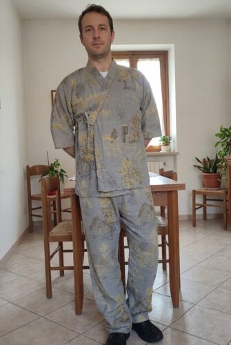 Pigiama kimono in cotone con stampa paesaggio orientale photo review