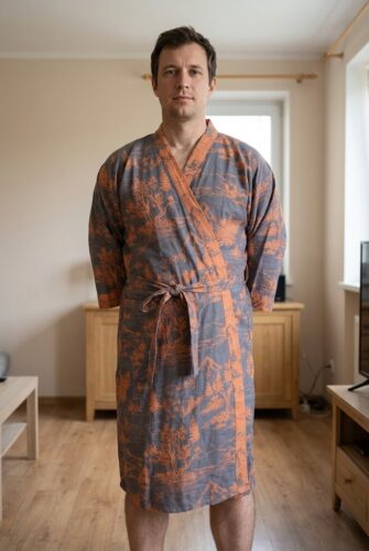 Click to view full screen Vestaglia kimono in cotone con stampa paesaggio orientale photo review